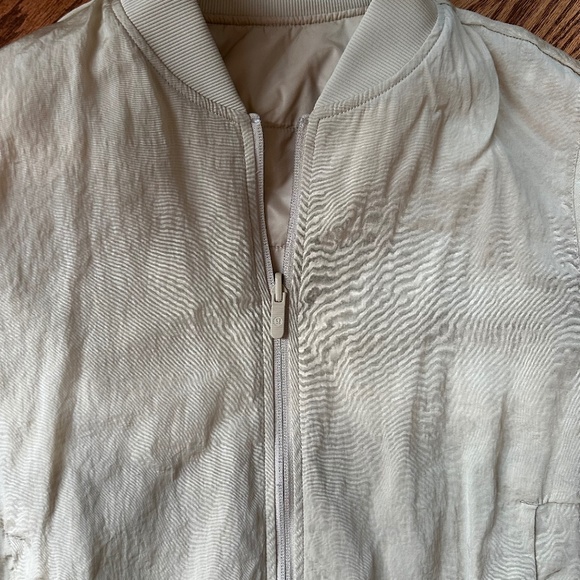 Lulu Lemon Size 12 Light gold reversible Bomber jacket - Picture 4 of 5
